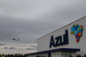 O Paraná será o Estado brasileiro com maior número de destinos cobertos pela Azul a partir de 2022. Onze cidades terão novas linhas operadas pela companhia e outras quatro terão suas operações retomadas após terem sido paralisadas durante a pandemia. O anúncio foi realizado nesta terça-feira (19) em um encontro de representantes da companhia com o governador Carlos Massa Ratinho Junior em Campinas (SP), na universidade corporativa da empresa, a Uniazul. Foto: Jonathan Campos/AEN