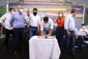 Em mais um passo no processo de consolidação do Voe Paraná, o maior programa de aviação regional do País, o Governo do Estado finalizou o convênio que vai permitir a modernização da pista de pouso e decolagem do aeroporto Francisco Lacerda Junior, em Cornélio Procópio, no Norte Pioneiro. O investimento é de R$ 4.771.057,10. O anúncio foi feito nesta quarta-feira (03) pelo governador Carlos Massa Ratinho Junior durante visita à cidade. Foto: Ari Dias/AEN