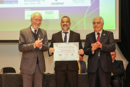 O governador em exercício Darci Piana  participa da premiação do III Ranking das 100 Maiores Sociedades Anônomas do Paraná.