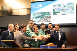 O terminal destinado à movimentação de carga geral, em especial celulose, do Porto de Paranaguá, foi leiloado nesta terça-feira (13), em pregão na Bolsa de Valores de São Paulo (Bovespa)