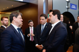 O terminal destinado à movimentação de carga geral, em especial celulose, do Porto de Paranaguá, foi leiloado nesta terça-feira (13), em pregão na Bolsa de Valores de São Paulo (Bovespa)