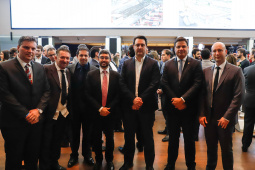 O terminal destinado à movimentação de carga geral, em especial celulose, do Porto de Paranaguá, foi leiloado nesta terça-feira (13), em pregão na Bolsa de Valores de São Paulo (Bovespa)