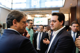 O terminal destinado à movimentação de carga geral, em especial celulose, do Porto de Paranaguá, foi leiloado nesta terça-feira (13), em pregão na Bolsa de Valores de São Paulo (Bovespa)