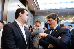 O terminal destinado à movimentação de carga geral, em especial celulose, do Porto de Paranaguá, foi leiloado nesta terça-feira (13), em pregão na Bolsa de Valores de São Paulo (Bovespa)