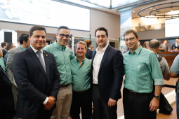 O terminal destinado à movimentação de carga geral, em especial celulose, do Porto de Paranaguá, foi leiloado nesta terça-feira (13), em pregão na Bolsa de Valores de São Paulo (Bovespa)