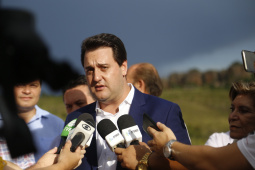  O governador Carlos Massa Ratinho Junior assinou nesta quarta-feira (19) o contrato de concessão de áreas do Parque Estadual Vila Velha, em Ponta Grossa, nos Campos Gerais, para a empresa Eco Parques do Brasil S/A. A empresa vai investir em serviços de apoio à visitação, turismo sustentável e recreação é de trinta anos. Foto: Gilson Abreu/AEN