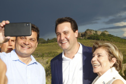  O governador Carlos Massa Ratinho Junior assinou nesta quarta-feira (19) o contrato de concessão de áreas do Parque Estadual Vila Velha, em Ponta Grossa, nos Campos Gerais, para a empresa Eco Parques do Brasil S/A. A empresa vai investir em serviços de apoio à visitação, turismo sustentável e recreação é de trinta anos. Foto: Gilson Abreu/AEN