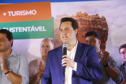  O governador Carlos Massa Ratinho Junior assinou nesta quarta-feira (19) o contrato de concessão de áreas do Parque Estadual Vila Velha, em Ponta Grossa, nos Campos Gerais, para a empresa Eco Parques do Brasil S/A. A empresa vai investir em serviços de apoio à visitação, turismo sustentável e recreação é de trinta anos. Foto: Gilson Abreu/AEN