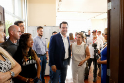 O governador Carlos Massa Ratinho Junior assinou nesta quarta-feira (19) o contrato de concessão de áreas do Parque Estadual Vila Velha, em Ponta Grossa, nos Campos Gerais, para a empresa Eco Parques do Brasil S/A. 