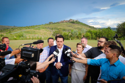 O governador Carlos Massa Ratinho Junior assinou nesta quarta-feira (19) o contrato de concessão de áreas do Parque Estadual Vila Velha, em Ponta Grossa, nos Campos Gerais, para a empresa Eco Parques do Brasil S/A. 