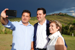 O governador Carlos Massa Ratinho Junior assinou nesta quarta-feira (19) o contrato de concessão de áreas do Parque Estadual Vila Velha, em Ponta Grossa, nos Campos Gerais, para a empresa Eco Parques do Brasil S/A. 