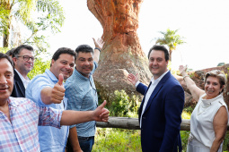 O governador Carlos Massa Ratinho Junior assinou nesta quarta-feira (19) o contrato de concessão de áreas do Parque Estadual Vila Velha, em Ponta Grossa, nos Campos Gerais, para a empresa Eco Parques do Brasil S/A. 