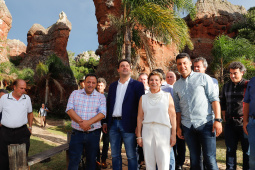 O governador Carlos Massa Ratinho Junior assinou nesta quarta-feira (19) o contrato de concessão de áreas do Parque Estadual Vila Velha, em Ponta Grossa, nos Campos Gerais, para a empresa Eco Parques do Brasil S/A. 