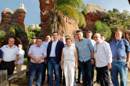 O governador Carlos Massa Ratinho Junior assinou nesta quarta-feira (19) o contrato de concessão de áreas do Parque Estadual Vila Velha, em Ponta Grossa, nos Campos Gerais, para a empresa Eco Parques do Brasil S/A. 