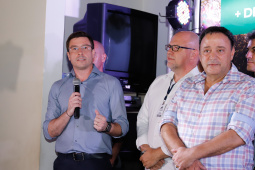 O governador Carlos Massa Ratinho Junior assinou nesta quarta-feira (19) o contrato de concessão de áreas do Parque Estadual Vila Velha, em Ponta Grossa, nos Campos Gerais, para a empresa Eco Parques do Brasil S/A. 