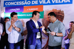 O governador Carlos Massa Ratinho Junior assinou nesta quarta-feira (19) o contrato de concessão de áreas do Parque Estadual Vila Velha, em Ponta Grossa, nos Campos Gerais, para a empresa Eco Parques do Brasil S/A. 