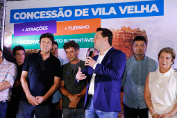 O governador Carlos Massa Ratinho Junior assinou nesta quarta-feira (19) o contrato de concessão de áreas do Parque Estadual Vila Velha, em Ponta Grossa, nos Campos Gerais, para a empresa Eco Parques do Brasil S/A. 