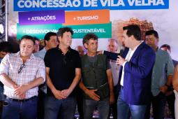 O governador Carlos Massa Ratinho Junior assinou nesta quarta-feira (19) o contrato de concessão de áreas do Parque Estadual Vila Velha, em Ponta Grossa, nos Campos Gerais, para a empresa Eco Parques do Brasil S/A. 