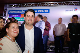 O governador Carlos Massa Ratinho Junior assinou nesta quarta-feira (19) o contrato de concessão de áreas do Parque Estadual Vila Velha, em Ponta Grossa, nos Campos Gerais, para a empresa Eco Parques do Brasil S/A. 
