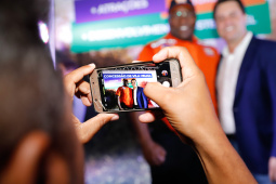 O governador Carlos Massa Ratinho Junior assinou nesta quarta-feira (19) o contrato de concessão de áreas do Parque Estadual Vila Velha, em Ponta Grossa, nos Campos Gerais, para a empresa Eco Parques do Brasil S/A. 