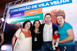 O governador Carlos Massa Ratinho Junior assinou nesta quarta-feira (19) o contrato de concessão de áreas do Parque Estadual Vila Velha, em Ponta Grossa, nos Campos Gerais, para a empresa Eco Parques do Brasil S/A. 