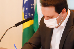 O governador Carlos Massa Ratinho Junior se reuniu por videoconferência nesta segunda-feira (20) com os 30 deputados federais que representam o Paraná em Brasília para discutir modelagem, obras e trechos previstos no novo Anel de Integração