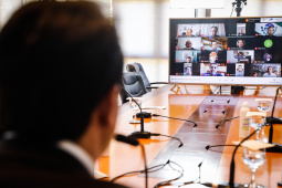 O governador Carlos Massa Ratinho Junior se reuniu por videoconferência nesta segunda-feira (20) com os 30 deputados federais que representam o Paraná em Brasília para discutir modelagem, obras e trechos previstos no novo Anel de Integração
