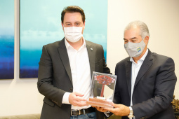 Paraná e Mato Grosso do Sul deram mais um passo para a implantação do Corredor Oeste de Exportação, um novo ramal ferroviário que vai ligar a cidade de Maracaju (MS) ao Porto de Paranaguá, ampliando a malha operada hoje pela Ferroeste (Estrada de Ferro Paraná Oeste S/A). Nesta quarta-feira (19), o governador Carlos Massa Ratinho Junior e o governador do Mato Grosso do Sul, Reinaldo Azambuja, assinaram um acordo de cooperação técnica para trabalhar de forma articulada no projeto da nova ferrovia.