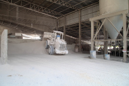 Empresas de cal e calcário geram cerca de 3 mil empregos diretos.  Foto: Ari Dias/AEN.