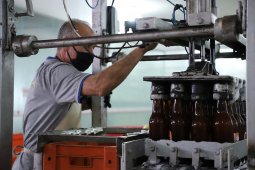 Fica em Paranavaí a maior empresa fabricante de suco de laranja integral do Brasil. Criada em 2012, a Prats foi pensada para socorrer os negócios da família Pratinha, que entre os anos de 2006 e 2011 viu seus rendimentos diluirem com a crise no setor de citrus no Brasil e no exterior.