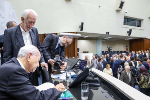 Darci Piana prestigia lançamento de livro que conta a história da política paranaenseGoverno e Banco Mundial avaliam ações do Pa...