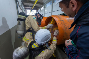 Cadetes do Corpo de Bombeiros fazem treinamento sobre produtos perigosos na SaneparCom apoio do Estado, artesãos paranaenses par...