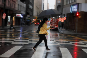 Temperaturas sobem no Interior e chuva fica mais intensa no Paraná no feriadoEntrevistas: programa "Papo" da TV Paraná Turismo c...