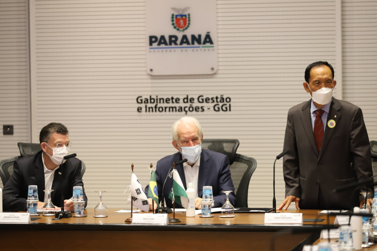 O vice governador Darci Piana e o Diretor Presidente da Invest Paraná, Eduardo Bekin participam nesta segunda-feira (29), de audiencia com o presidente da Câmara de Comércio e Indústria Brasil Coreia do Sul no Palacio Iguacu. Curitiba, 29/11/2021 - Foto: Geraldo Bubniak/AEN