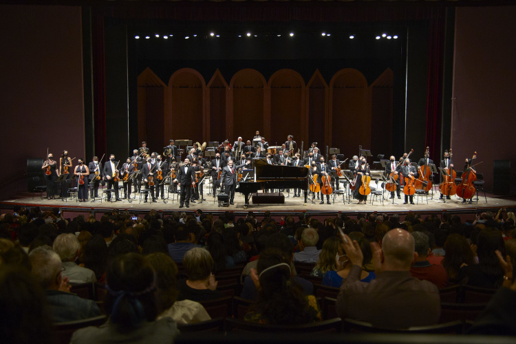 Orquestra Sinfônica do Paraná reencontra o público no grande auditório do Teatro Guaíra