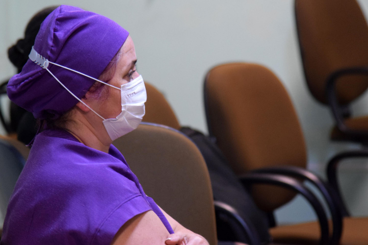 O secretário de Estado da Saúde, Beto Preto, acompanhou o encerramento do ano letivo do curso Técnico em Enfermagem da Escola de Saúde Pública. - Curitiba, 23/11/2021 - Foto: Américo Antonio/SESA