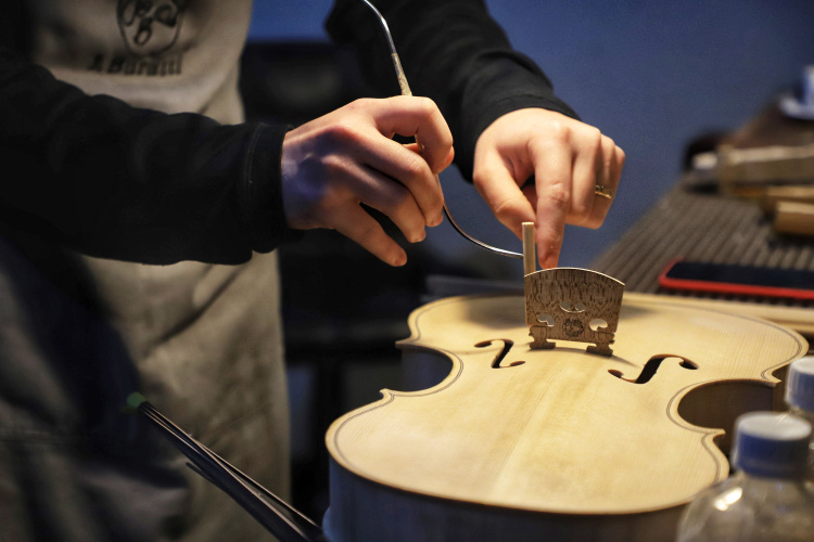 Feito no Paraná - Ateliê Buratti Profissão de Luthier Personagem: João Buratti  -  Curitiba,    -  Foto: José Fernando Ogura/AEN