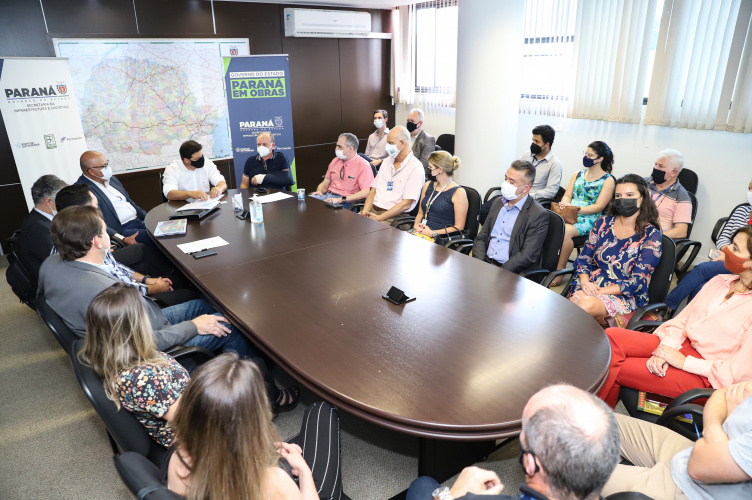 Grupo de Trabalho do Plano Estadual Ferroviário oficializa o protocolo do Estudo de Impacto Ambiental e dá entrada no pedido de Licença Prévia. Foto: Rodrigo Felix Leal/SEIL