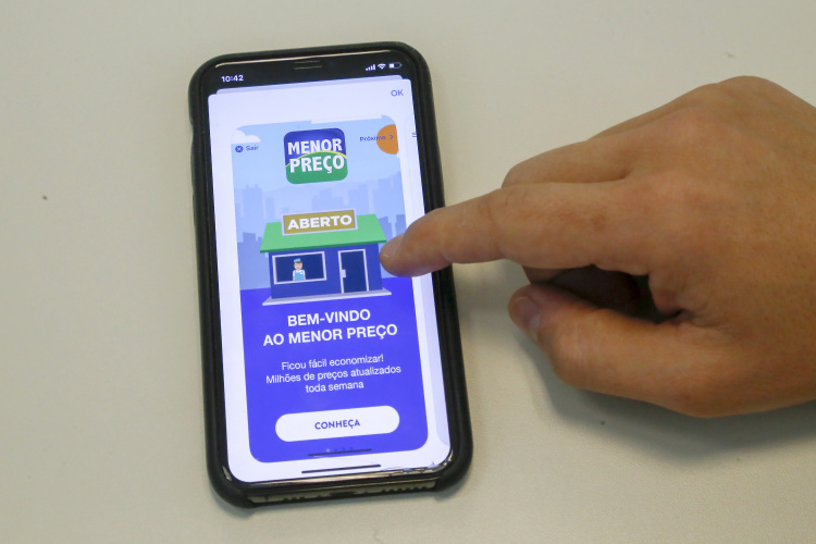 Aplicativo que permite pesquisa de 29 milhões de preços ajuda a economizar na Black Friday. Foto: Gilson Abreu/AEN