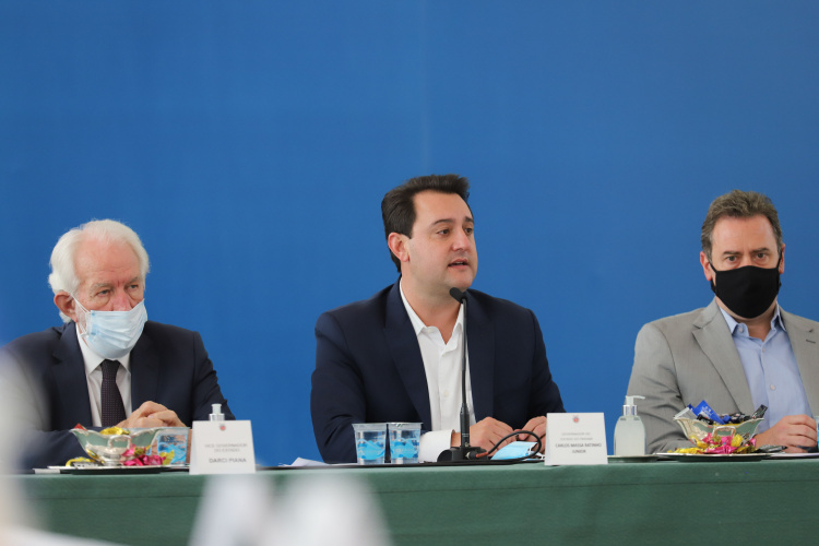 O governador Carlos Massa Ratinho Junior participa nesta quinta-feira(9), de reuniao do comitê de ESG no Palacio Iguaçu - 09/12/2021 - Foto: Geraldo Bubniak/AEN