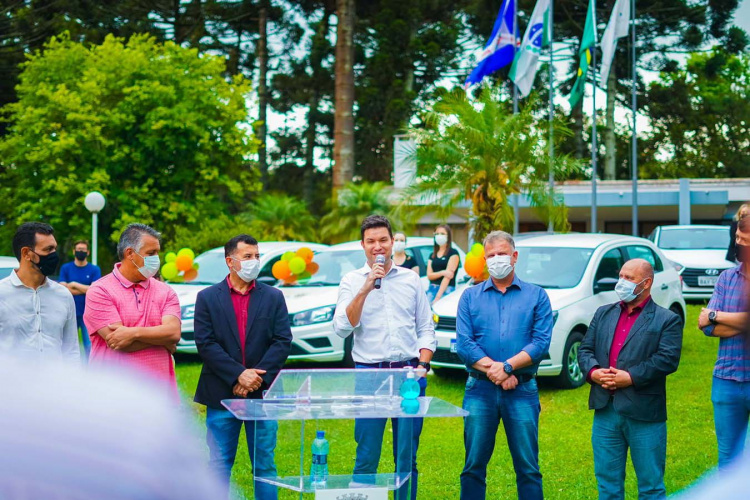 Governo entrega veículos para a Saúde da Família de Campo Largo