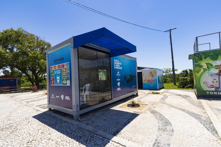 Contêineres da Sanepar mostram imagens de animais marinhos do Paraná e chamam a atenção para a preservação ambiental