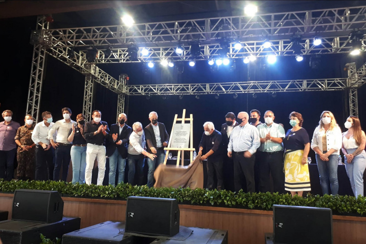 Governo entrega licença de instalação para a primeira fase de construção da Maltaria Campos Gerais