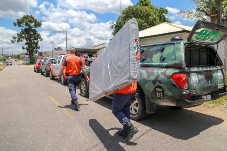 Governo Estadual entrega ajuda humanitária para famílias atingidas por enxurradas em Fazenda Rio Grande