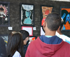 Alunos fazem exposição de arte inspirada no Expressionismo e no Surrealismo