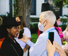 Diversas entidades da sociedade civil e várias secretarias do governo, estiveram reunidas hoje pela manhã em frente ao Palácio das Araucárias uma manifestação para celebrar o Dia Internacional de Não Violência Contra a Mulher. Foto: SEJUF