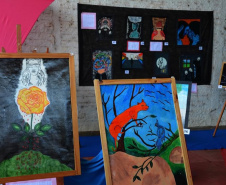 Alunos fazem exposição de arte inspirada no Expressionismo e no Surrealismo