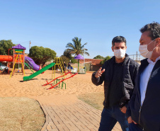 Moradores de Terra Rica e Diamante do Norte são convidadas as plantarem mudas nos Parques Urbanos - Curitiba, 12/11/2021 - Foto: SEDEST