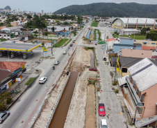 obra de duplicação da Avenida Juscelino Kubitschek (PR-412).   -   13/10/2021 - Foto: Geraldo Bubniak/AEN
