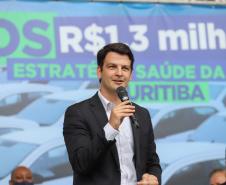 O governador Carlos Massa Ratinho Junior entrrega  nesta quinta-feira (11),  veículos da Estratégia da Saúde da Família no Parque Barigui em Curitiba.  Na foto, o vice-prefeito de Curitiba, Eduardo Pimentel. - 11/11/2021 - Foto: Geraldo Bubniak/AEN